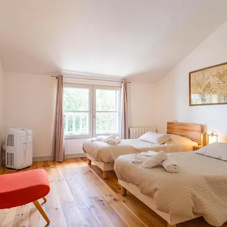 Maison Familial Avec Parking, Proche Et Nature Feriehus