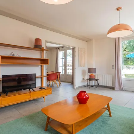 Maison Familial Avec Parking, Proche Et Nature *