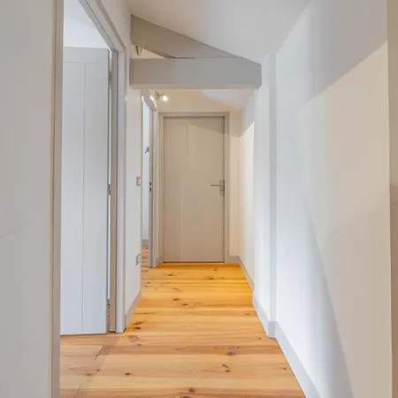 Maison Familial Avec Parking, Proche Et Nature *